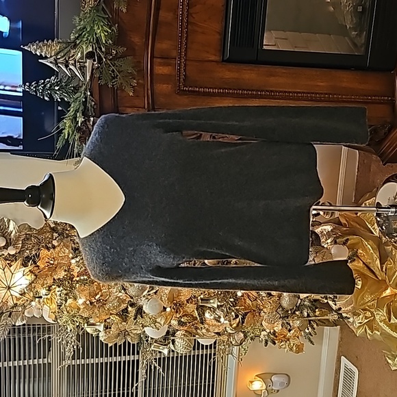 Pursuits, Itd. Top - Picture 4 of 12